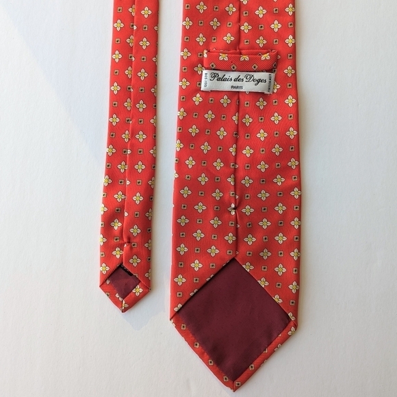 Palais de Doges Ribbed Floral Medallion Silk Tie - Red, Yellow, White 57" - Picture 4 of 6